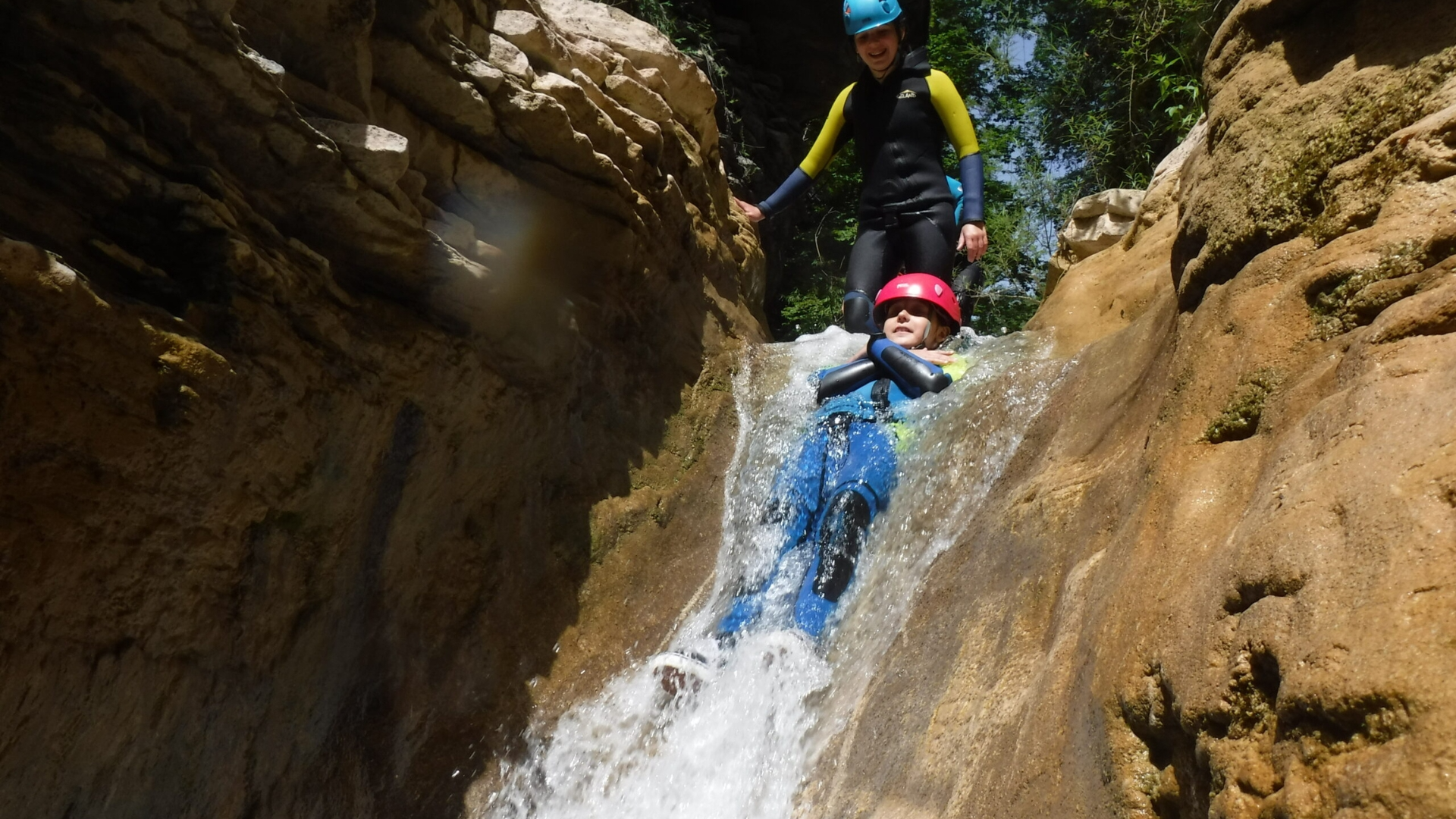 Actividad de aventura en montaña